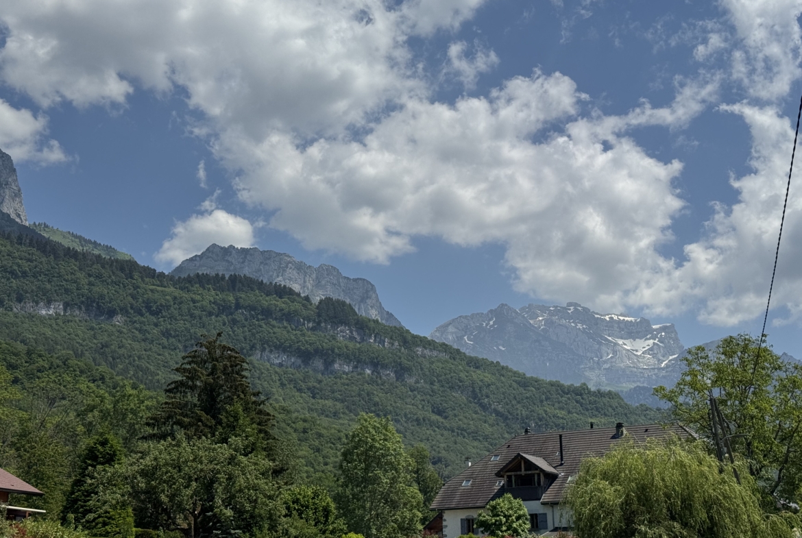 Rive est : terrain à bâtir